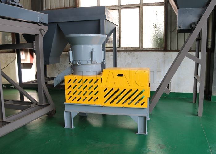 Σκηνοειδής κοκκωτήρας Αγροτικός λίπος Γραμμή παραγωγής Χαμηλή κατανάλωση ενέργειας Κυλινδρικά σωματίδια Πιστοποιημένο ISO9001