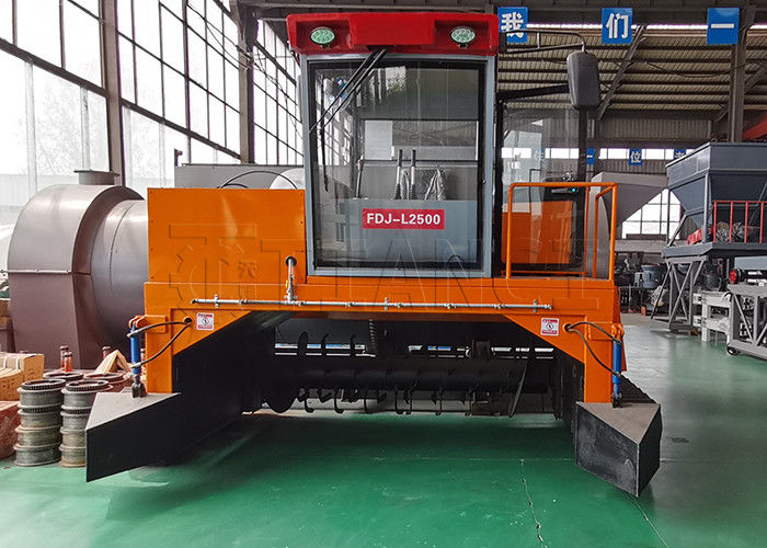 Μηχάνημα κομποστοποίησης οργανικών λιπασμάτων τύπου ερπυστριοφόρου για αερόβια αποσύνθεση σε σωρό εδάφους