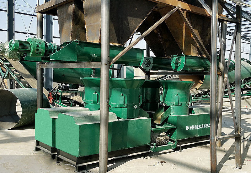 Σκηνοειδής κοκκωτήρας Αγροτικός λίπος Γραμμή παραγωγής Χαμηλή κατανάλωση ενέργειας Κυλινδρικά σωματίδια Πιστοποιημένο ISO9001